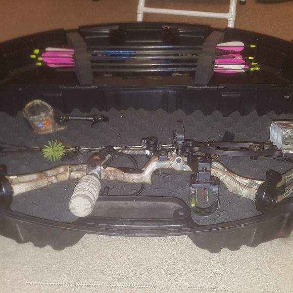 Compound Bow - Right Handed - Picture 3 of 5